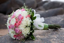 Bó hoa cưới bằng hoa cẩm chướng