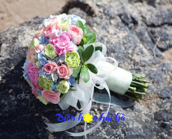 Bó hoa cưới nhiều mầu