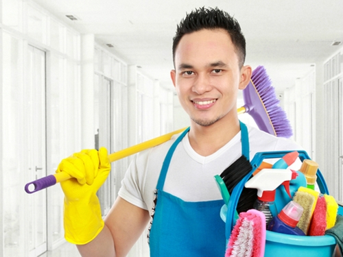 Chồng đảm đang thay vợ làm việc nhà ngay 8-3