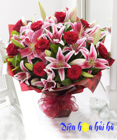 Bó hoa ly hồng và hồng đỏ tặng vợ ngày của mẹ