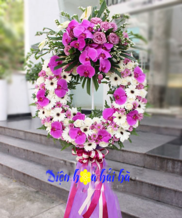 Vòng hoa chia buồn hồ điệp tím sang trọng tại nhà tang lễ quận cầu giấy hoa-chia-buon-ho-diep-tim-sang-trong