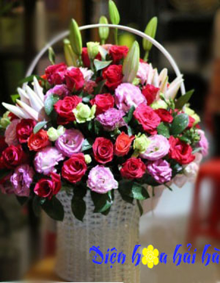 Giỏ hoa hồng, cát tường, ly. giỏ hoa thích hợp mừng thọ tặng ông bà, bố mẹ gio-hoa-nhieu-mau-dep