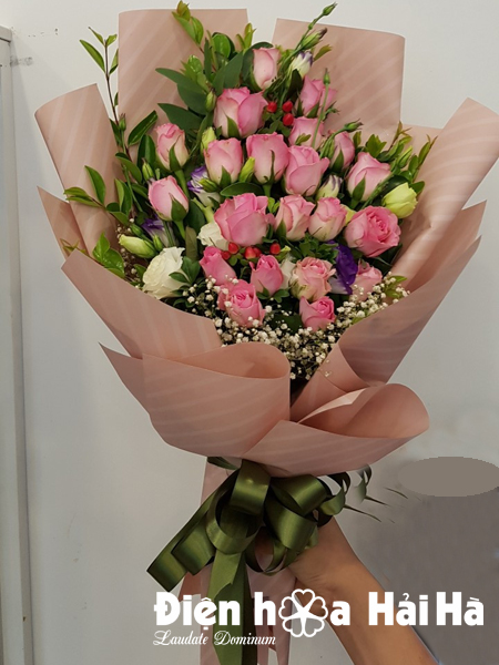 Những bó hoa đẹp ngày 20/10 không thể thiếu hoa hồng sen với sắc hồng tươi tắn và đầy tình yêu. Nếu bạn đang tìm kiếm một món quà ý nghĩa dành cho phụ nữ trong ngày 20/10, hãy thưởng thức hình ảnh bó hoa đầy quyến rũ này để tìm nguồn cảm hứng cho món quà của mình.
