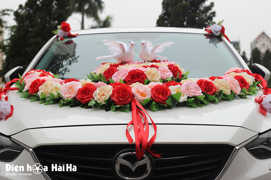 Bộ hoa giả trang trí xe cưới hình vòng cung chim bồ câu