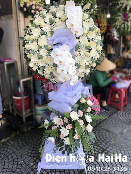 Đặt vòng hoa đám tang tại Hà Nội hoa hồng trắng hồ điệp