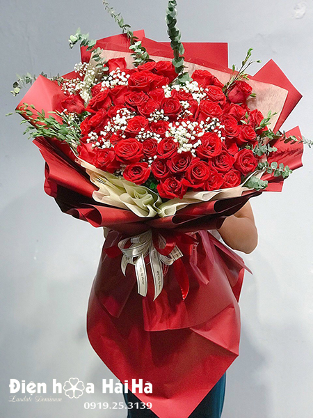 Bó hoa hồng đỏ tặng người yêu – Toàn tâm toàn ý