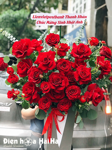 Hoa tặng ngày 8/3 giỏ hồng đỏ – Tươi xinh