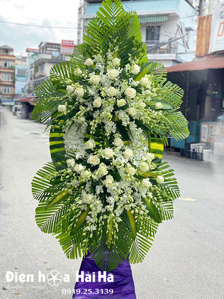 Vòng hoa phúng điếu lan trắng – Thanh Tịnh