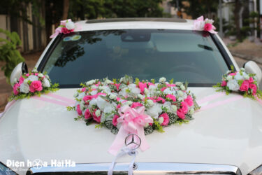 Bộ hoa giả trang trí xe cưới nhẹ nhàng
