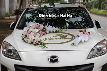 Bộ hoa lụa gắn trên xe cưới kèm chữ Just Married