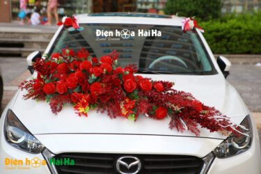 Hoa lụa kết xe cưới tông mầu đỏ