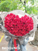 Bó hoa hình trái tim hồng nhập Valentine 2024