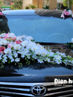 Hoa giả trang trí xe cô dâu màu trắng hồng