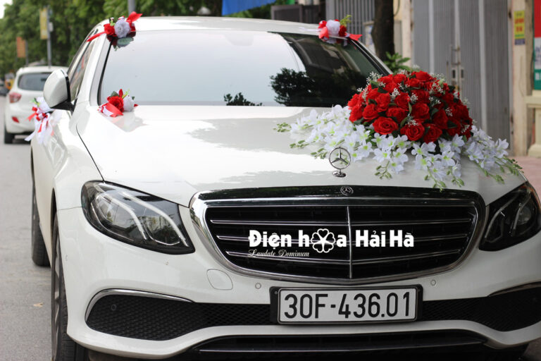 Bộ hoa giả gắn xe cưới quả cầu đỏ