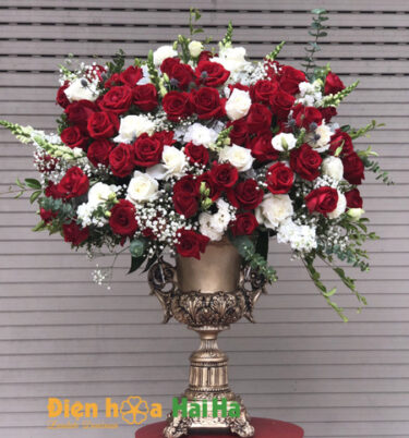 Bình hoa hồng điện hoa tại Hà Nội