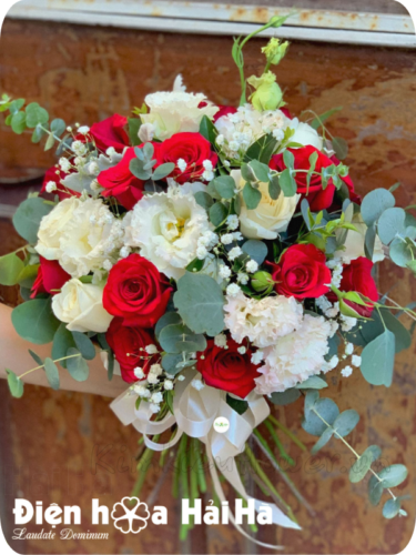 Hoa cầm tay cô dâu (SET 13) Xe hoa cưới hình trái tim - Mặn Nồng