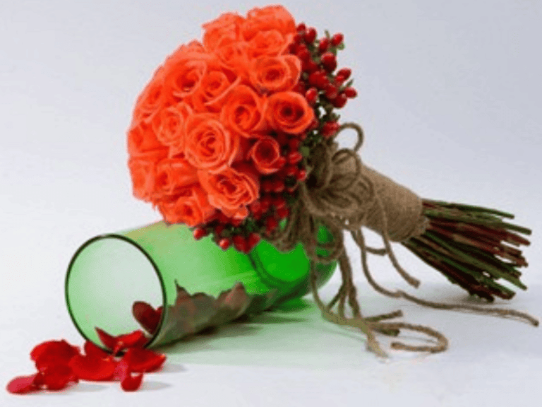 Bó hoa cầm tay hồng đỏ