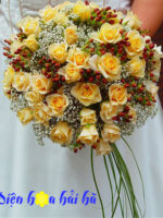 Bó hoa cưới dùng hoa hồng vàng