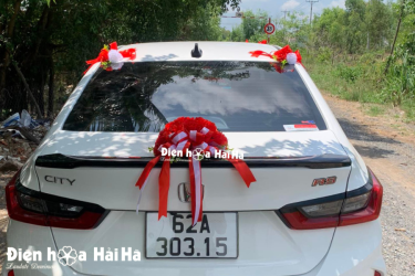 Chi tiết phía sau bộ hoa giả kết xe cưới hình trái tim gấu - Sánh Duyên