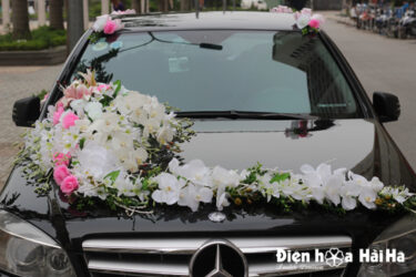 Bộ hoa giả trang trí xe cưới bằng hoa lan hồ điệp trắng