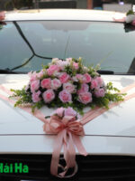 Bộ hoa giả trang trí xe cưới cụm hoa hồng ở giữa