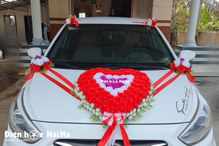 Hình chi tiết bộ hoa giả trang trí xe hoa trái tim 3 màu - Ngày Yêu