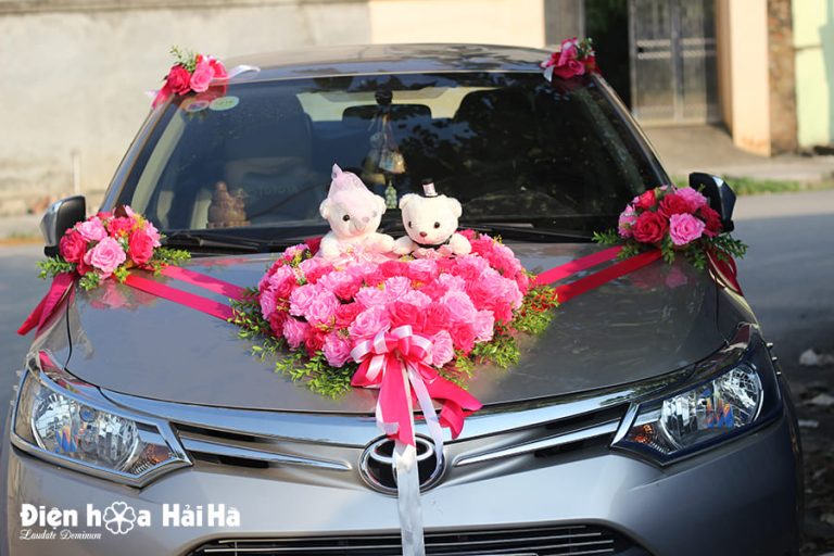 Cận cảnh bộ hoa giả xe cưới trái tim Duyên Hồng mã XHG-055