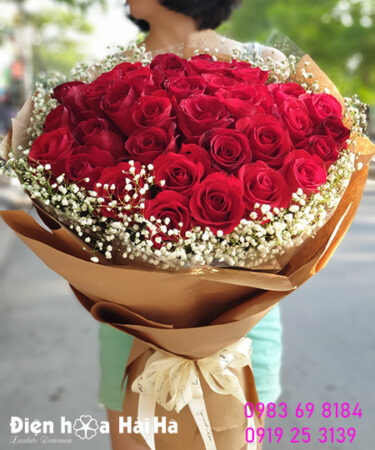 Bó hoa hồng đỏ - Lãng mạn bên nhau