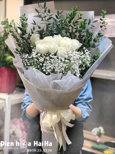 Bó hoa hồng trắng - Trinh nguyên