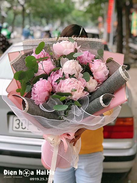 Hộp hoa mẫu đơn Nhật Bản cao cấp sang trọng_HH05 - Shop hoa tươi Cầu Giấy,  Lan hồ điệp Điện hoa Hà Nội- Vincy Garden,