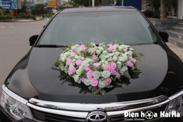 Địa chỉ bán hoa giả trang trí xe cưới hình trái tim hồng phấn hồng trắng