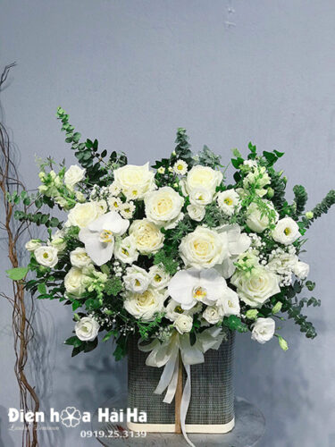Giỏ hoa hồng trắng đẹp - Mầm xuân