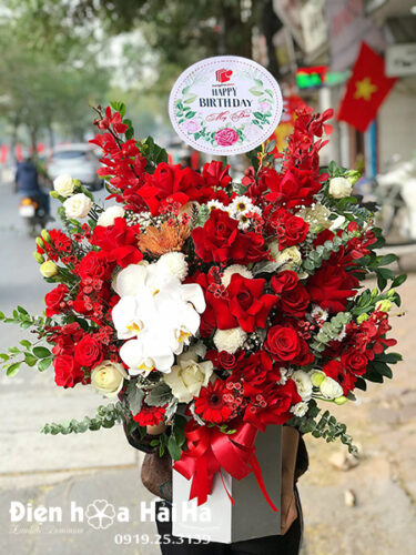 Giỏ hoa tặng sinh nhật màu đỏ - Đẳng Cấp