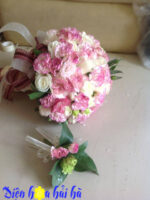 Hoa cưới bằng hoa cát tường và hồng trắng