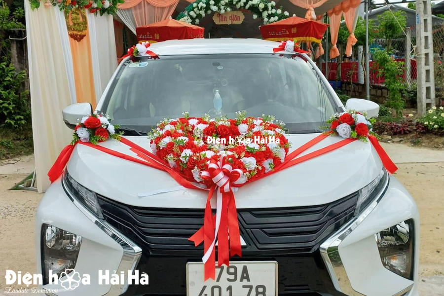 Mẫu hoa giả kết xe cưới trái tim rỗng - Hẹn Yêu gắn lên xe nào cũng to đẹp