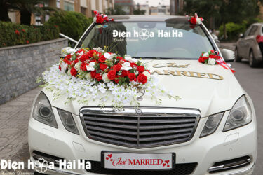 Hoa giả xe cô dâu dải hồng đỏ hiện đại HOT