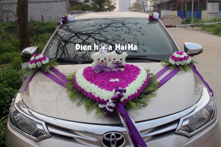 Hoa vải kết xe cưới trái tim mầu tím trắng