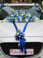 Hoa giả kết xe cưới bằng lụa xanh dương