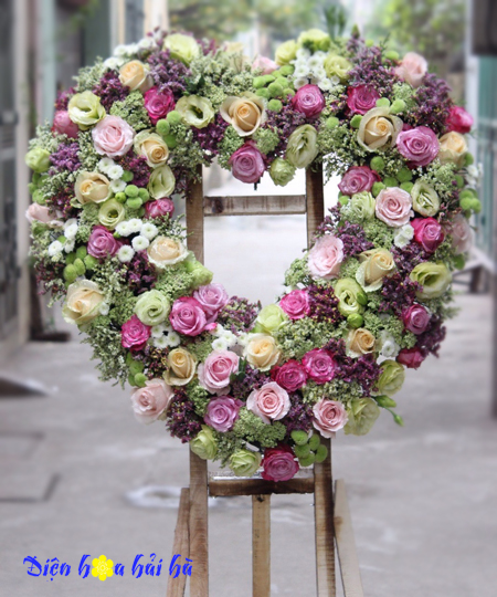 Lẵng hoa chúc mừng đám cưới phong cách Tây - Điện hoa Hải Hà | Dịch vụ điện hoa toàn quốc uy tín chất lượng