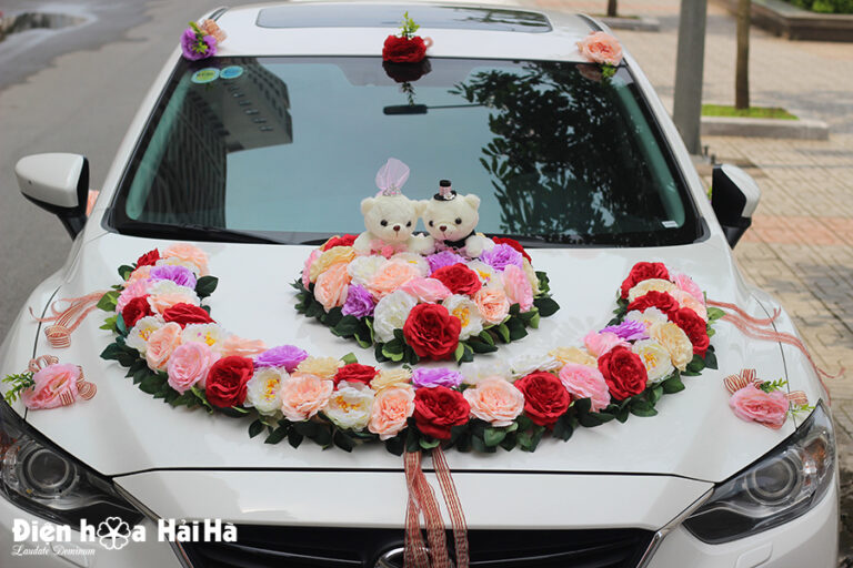 Mẫu hoa lụa gắn xe cưới dạng vòng cung