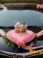 Mẫu hoa nhựa trang trí xe cưới mầu hồng