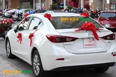 Hình chi tiết phía sau mẫu hoa giả xe cưới XHG-117