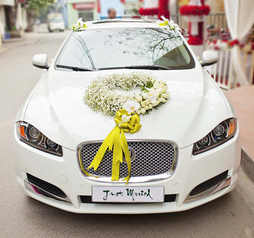Phong cách trang trí xe hoa cưới màu trắng đẹp mê hồn cho ngày trọng đại