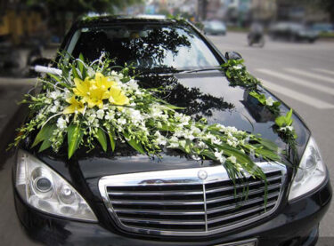 Mẫu xe hoa cô dâu lan trắng ly vàng