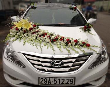 Mẫu xe hoa cưới đẹp hoa lan hồng đỏ