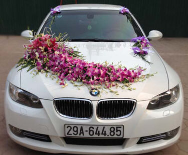 Mẫu xe hoa cưới đẹp hoa lan tím