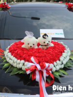 Mua hoa giả trang trí xe cưới trái tim đôi gấu