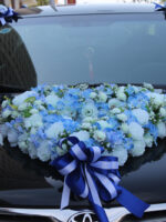 Trang trí xe cô dâu bằng hoa vải tông trắng xanh