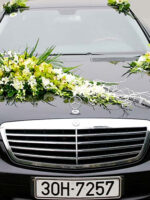 Trang trí xe hoa đám cưới hoa lan trắng và địa lan