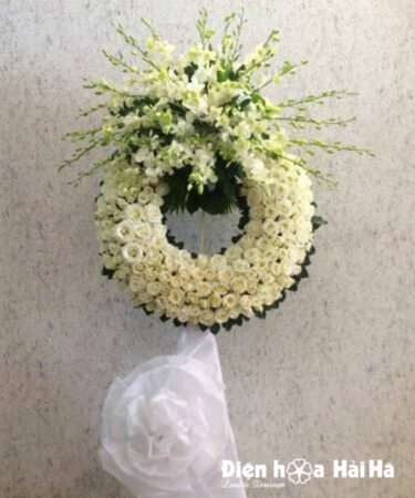 Đặt vòng hoa tang lễ hoa hồng trắng